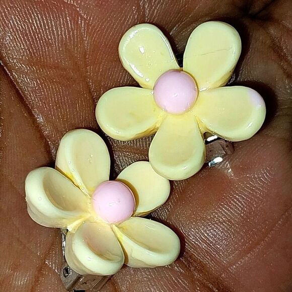 Beautiful girls yellow floral clip-on earrings for kids - Picture 2 of 5